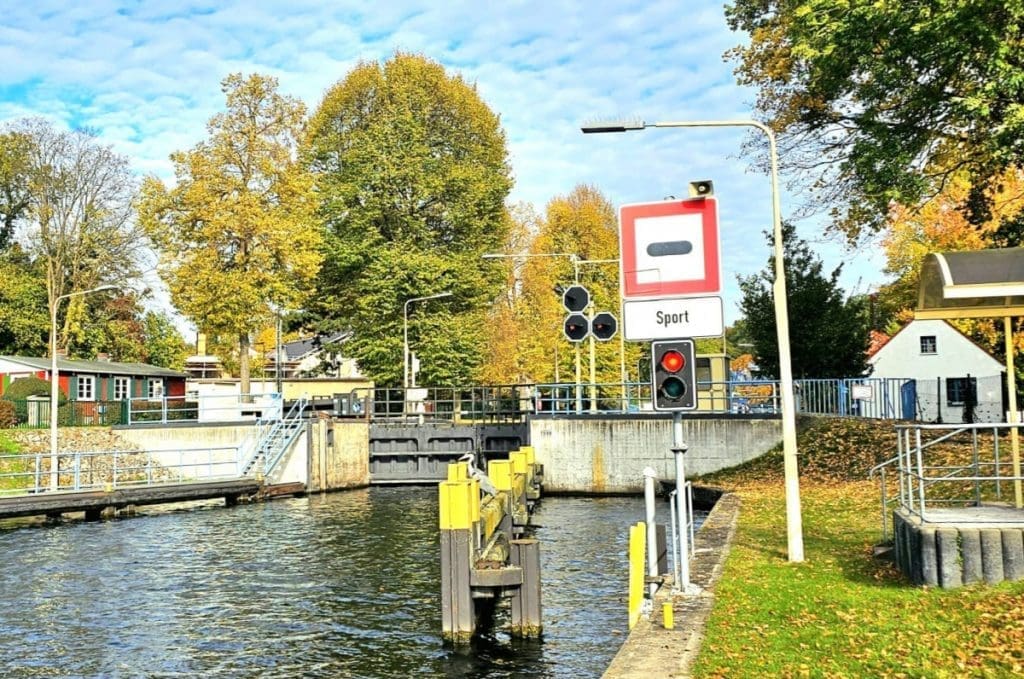 Schleuse Woltersdorf Bootstour Berlin Köpenick Bootsverleih Berlinrichtershorn Bootsjunge